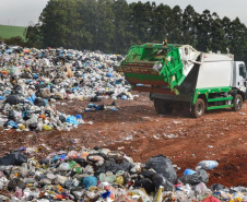 Governo sanciona lei que institui o Plano Estadual de Resíduos Sólidos do Paraná  -  Foto: Denis Ferreira Netto