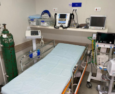 O Governo do Estado repassou dois ventiladores e dois monitores multiparamétricos para o Pronto Atendimento 24 horas de Rolândia, que foi aberto nesta sexta-feira (11). A unidade vai receber pacientes em situações de urgência e emergência e foi ampliada com recursos da prefeitura e da iniciativa privada. - Foto: Bruno Costa

