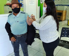 A Secretaria de Estado da Saúde (Sesa) registrou ações de vacinação contra a Covid-19 neste sábado (12) nas 22 Regionais de Saúde do Paraná. A iniciativa faz parte da campanha do Governo do Estado, de vacinação ?De domingo a domingo?.  - Curitiba, 12/06/2021  -  Foto: SESA