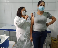 A Secretaria de Estado da Saúde (Sesa) registrou ações de vacinação contra a Covid-19 neste sábado (12) nas 22 Regionais de Saúde do Paraná. A iniciativa faz parte da campanha do Governo do Estado, de vacinação ?De domingo a domingo?.  - Curitiba, 12/06/2021  -  Foto: SESA