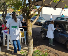 A Secretaria de Estado da Saúde (Sesa) registrou ações de vacinação contra a Covid-19 neste sábado (12) nas 22 Regionais de Saúde do Paraná. A iniciativa faz parte da campanha do Governo do Estado, de vacinação ?De domingo a domingo?.  - Curitiba, 12/06/2021  -  Foto: SESA