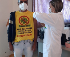 A Secretaria de Estado da Saúde (Sesa) registrou ações de vacinação contra a Covid-19 neste sábado (12) nas 22 Regionais de Saúde do Paraná. A iniciativa faz parte da campanha do Governo do Estado, de vacinação ?De domingo a domingo?.  - Curitiba, 12/06/2021  -  Foto: SESA
