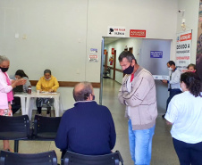 A Secretaria de Estado da Saúde (Sesa) registrou ações de vacinação contra a Covid-19 neste sábado (12) nas 22 Regionais de Saúde do Paraná. A iniciativa faz parte da campanha do Governo do Estado, de vacinação ?De domingo a domingo?.  - Curitiba, 12/06/2021  -  Foto: SESA