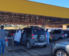 A Secretaria de Estado da Saúde (Sesa) registrou ações de vacinação contra a Covid-19 neste sábado (12) nas 22 Regionais de Saúde do Paraná. A iniciativa faz parte da campanha do Governo do Estado, de vacinação ?De domingo a domingo?.  - Curitiba, 12/06/2021  -  Foto: SESA