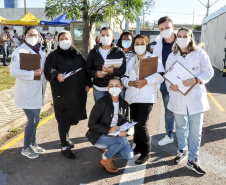 A Secretaria de Estado da Saúde (Sesa) registrou ações de vacinação contra a Covid-19 neste sábado (12) nas 22 Regionais de Saúde do Paraná. A iniciativa faz parte da campanha do Governo do Estado, de vacinação ?De domingo a domingo?.  - Curitiba, 12/06/2021  -  Foto: SESA