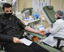 Com estoque 40% abaixo do ideal, Hemepar faz apelo à população para doar sangue. Foto: José Fernando Oura/AEN