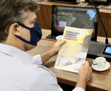 Uma comitiva da Agência Nacional de Transportes Aquaviários (ANTAQ) visitou o Porto de Paranaguá, nesta segunda feira (14). O diretor-geral Eduardo Nery e a diretora interina Gabriela Costa conheceram os projetos de ampliação do terminal paranaense e o sistema do Corredor de Exportações, único no Brasil. -  Paranaguá, 14/06/2021  -  Foto: Claudio Neves/Portos do Paraná