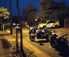 Cerca de 70 policiais militares e civis foram aplicados na operação Investida em Maringá nesta quarta-feira (16/06) para cumprir 12 mandados de Busca e Apreensão contra dois grupos envolvidos com o tráfico de drogas. O trabalho de investigação foi do Núcleo de Maringá da Divisão Estadual de Narcóticos (Denarc), da Polícia Civil, e do Serviço de Inteligência do 4º Batalhão da Polícia Militar.  - Maringá, 16/06/2021  -  Foto: Polícia Civil/SESP-PR