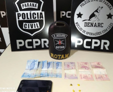 Cerca de 70 policiais militares e civis foram aplicados na operação Investida em Maringá nesta quarta-feira (16/06) para cumprir 12 mandados de Busca e Apreensão contra dois grupos envolvidos com o tráfico de drogas. O trabalho de investigação foi do Núcleo de Maringá da Divisão Estadual de Narcóticos (Denarc), da Polícia Civil, e do Serviço de Inteligência do 4º Batalhão da Polícia Militar.  - Maringá, 16/06/2021  -  Foto: Polícia Civil/SESP-PR