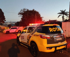 Cerca de 70 policiais militares e civis foram aplicados na operação Investida em Maringá nesta quarta-feira (16/06) para cumprir 12 mandados de Busca e Apreensão contra dois grupos envolvidos com o tráfico de drogas. O trabalho de investigação foi do Núcleo de Maringá da Divisão Estadual de Narcóticos (Denarc), da Polícia Civil, e do Serviço de Inteligência do 4º Batalhão da Polícia Militar.  - Maringá, 16/06/2021  -  Foto: Polícia Civil/SESP-PR