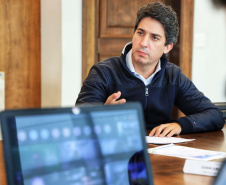 O Governo do Estado e o G7, grupo formado pelas principais entidades do setor produtivo paranaense, se reuniram nesta quarta-feira (16), por videoconferência, para discutir propostas conjuntas e mostrar o que já tem sido feito para incentivar a retomada econômica e apoiar os setores mais atingidos pela crise causada pela pandemia de Covid-19. 
. Foto: José Fernando Ogura/AEN