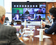 O Governo do Estado e o G7, grupo formado pelas principais entidades do setor produtivo paranaense, se reuniram nesta quarta-feira (16), por videoconferência, para discutir propostas conjuntas e mostrar o que já tem sido feito para incentivar a retomada econômica e apoiar os setores mais atingidos pela crise causada pela pandemia de Covid-19. 
. Foto: José Fernando Ogura/AEN