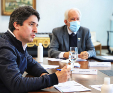 O Governo do Estado e o G7, grupo formado pelas principais entidades do setor produtivo paranaense, se reuniram nesta quarta-feira (16), por videoconferência, para discutir propostas conjuntas e mostrar o que já tem sido feito para incentivar a retomada econômica e apoiar os setores mais atingidos pela crise causada pela pandemia de Covid-19. 
. Foto: José Fernando Ogura/AEN