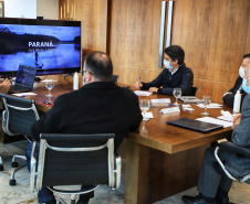 O Governo do Estado e o G7, grupo formado pelas principais entidades do setor produtivo paranaense, se reuniram nesta quarta-feira (16), por videoconferência, para discutir propostas conjuntas e mostrar o que já tem sido feito para incentivar a retomada econômica e apoiar os setores mais atingidos pela crise causada pela pandemia de Covid-19. 
. Foto: José Fernando Ogura/AEN