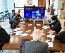 O Governo do Estado e o G7, grupo formado pelas principais entidades do setor produtivo paranaense, se reuniram nesta quarta-feira (16), por videoconferência, para discutir propostas conjuntas e mostrar o que já tem sido feito para incentivar a retomada econômica e apoiar os setores mais atingidos pela crise causada pela pandemia de Covid-19. 
. Foto: José Fernando Ogura/AEN