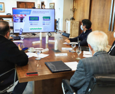 O Governo do Estado e o G7, grupo formado pelas principais entidades do setor produtivo paranaense, se reuniram nesta quarta-feira (16), por videoconferência, para discutir propostas conjuntas e mostrar o que já tem sido feito para incentivar a retomada econômica e apoiar os setores mais atingidos pela crise causada pela pandemia de Covid-19. 
. Foto: José Fernando Ogura/AEN