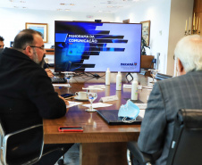 O Governo do Estado e o G7, grupo formado pelas principais entidades do setor produtivo paranaense, se reuniram nesta quarta-feira (16), por videoconferência, para discutir propostas conjuntas e mostrar o que já tem sido feito para incentivar a retomada econômica e apoiar os setores mais atingidos pela crise causada pela pandemia de Covid-19. 
. Foto: José Fernando Ogura/AEN
