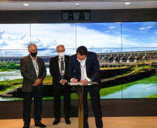 Os governadores do Paraná, Carlos Massa Ratinho Junior, e do Mato Grosso do Sul, Reinaldo Azambuja, que representam dois dos quatro estados que compõem o Conselho de Desenvolvimento de Integração Sul (Codesul), estão articulando a participação da Itaipu Binacional no plano de desenvolvimento integrado do bloco até 2040. Foto: Jonathan Campos/AEN