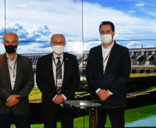 Os governadores do Paraná, Carlos Massa Ratinho Junior, e do Mato Grosso do Sul, Reinaldo Azambuja, que representam dois dos quatro estados que compõem o Conselho de Desenvolvimento de Integração Sul (Codesul), estão articulando a participação da Itaipu Binacional no plano de desenvolvimento integrado do bloco até 2040. Foto: Jonathan Campos/AEN