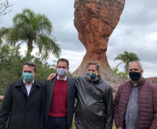 O secretário do Desenvolvimento Sustentável e do Turismo, Marcio Nunes, recebeu o embaixador dos Estados Unidos (EUA) no Brasil, Todd Chapman, no Parque Vila Velha, nos Campos Gerais.. Foto:SEDEST