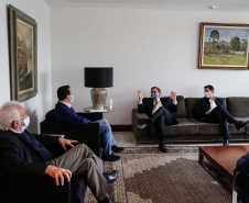 Governador Carlos Massa Ratinho Junior solicitou nesta quinta-feira (17) ao embaixador dos Estados Unidos no Brasil, Todd Chapman, a permissão para que Curitiba possa emitir vistos, seguindo o que já ocorre com São Paulo, Brasília, Belo Horizonte, Rio de Janeiro, Recife e Porto Alegre. Foto: Jonathan Campos/AEN