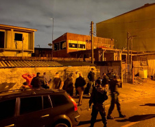 As operações deste final de semana da Ação Integrada de Fiscalização Urbana (AIFU) contra o descumprimento das medidas de enfrentamento da Covid-19 resultaram em 17 estabelecimentos comerciais interditados e 40 autuações administrativas lavradas. O balanço leva em consideração a atuação entre quinta-feira (17) e domingo (20).  -  Curitiba, 20/06/2021  -  Foto: AIFU/SESP-PR