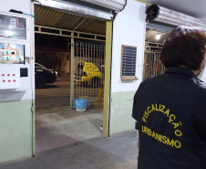 As operações deste final de semana da Ação Integrada de Fiscalização Urbana (AIFU) contra o descumprimento das medidas de enfrentamento da Covid-19 resultaram em 17 estabelecimentos comerciais interditados e 40 autuações administrativas lavradas. O balanço leva em consideração a atuação entre quinta-feira (17) e domingo (20).  -  Curitiba, 20/06/2021  -  Foto: AIFU/SESP-PR