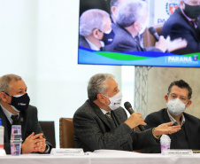 O governador Carlos Massa Ratinho Junior lançou nesta segunda-feira (21), no Palácio Iguaçu, o edital de licitação da primeira fase das obras de recuperação da orla de Matinhos, no Litoral do Paraná.  -  Curitiba, 21/06/2021  -  Foto: José Fernando Ogura/AEN