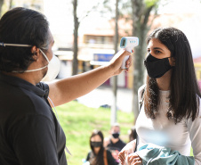 A Universidade Estadual do Norte do Paraná (UENP) divulgou nesta segunda-feira, 21, o gabarito provisório e o caderno de provas do Vestibular 2021. O Processo Seletivo Vestibular, realizado ontem, dia 20, reuniu 3197 candidatos que concorreram a 1083 vagas ofertadas nos cursos de graduação da Universidade. O exame aconteceu nas cidades de Bandeirantes, Cornélio Procópio e Jacarezinho.  21/06/2021  -  Foto: UENP