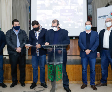 Nesta terça-feira (21), dezenas de prefeitos, assessores e secretários de municípios dos Campos Gerais e da região Oeste participaram de um encontro para conhecer detalhes do projeto da Nova Ferroeste