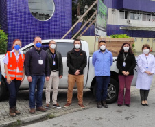 Os pacientes internados nos leitos de enfermaria exclusivos para covid-19 e pediatria do Hospital Regional do Litoral (HRL) ganham, a partir desta terça-feira (22), mais conforto e bem-estar em seu tempo de permanência no hospital. A Multinacional Louis Dreyfus Company (LDC) em parceria com a Thin Tecnologia, realizaram a doação de 14 aparelhos de TV 32 polegadas.  -  Paranaguá, 22/06/2021  -  Foto: SESA