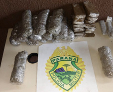 Na Semana Nacional Antidrogas, PM apreende mais de 2 toneladas de maconha no oeste do estado em apenas dois dias. Na fronteira com Paraguai, o 14º Batalhão da PM reforçou as operações e, em apenas dois dias, apreendeu mais de 2 toneladas de maconha. A mais recente apreensão aconteceu nesta madrugada (23/06). -  Curitiba, 23/06/2021  -  Foto: PMPR