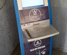 A Ação Integrada de Fiscalização Urbana (AIFU) desta quarta-feira (23/06), em Curitiba, resultou no fechamento de sete estabelecimentos comerciais por irregularidades envolvendo jogos de azar e contrabando. A ação foi conduzida por policiais militares da capital, com apoio da Guarda Municipal e da Secretaria Municipal de Urbanismo. -  Curitiba, 23/06/2021  -  Foto: SESP-PR