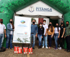 Mais de 800 kg de arroz e feijão foram arrecadados nesta quinta-feira (24), em troca de mudas de jabuticaba no sistema drive-thru no município de Pitanga, na região Central do Estado. A ação foi planejada pelo Escritório Regional do Instituto Água e Terra (IAT) e contou com apoio da prefeitura municipal.  -  Foto: IAT