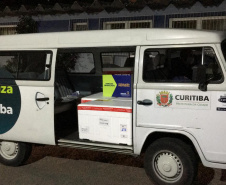 A Secretaria de Estado da Saúde (Sesa) enviou 47.205 vacinas contra a Covid-19 para Curitiba no início da noite desta quinta-feira (24), para dar continuidade a vacinação na capital. Os imunizantes, que fazem parte da 27ª pauta de distribuição do Ministério da Saúde, foram entregues ao Estado no meio desta tarde e em menos de cinco horas foram disponibilizadas ao município.  -  Curitiba, 24/06/2021  -  Foto: Américo Antonio/SESA