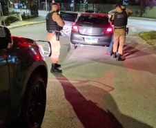As equipes policiais militares da Capital e da Região Metropolitana reforçaram o policiamento ostensivo nesta quinta-feira (24/06) com a Operação Tático Móvel IV. O resultado foi de 480 pessoas abordadas, sendo do que 10 foram encaminhadas. Uma arma de fogo e porções de maconha, crack e cocaína foram apreendidas.  -  Curitiba, 24/06/2021  -  Foto: SESP-PR