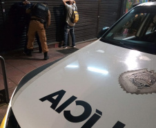 As equipes policiais militares da Capital e da Região Metropolitana reforçaram o policiamento ostensivo nesta quinta-feira (24/06) com a Operação Tático Móvel IV. O resultado foi de 480 pessoas abordadas, sendo do que 10 foram encaminhadas. Uma arma de fogo e porções de maconha, crack e cocaína foram apreendidas.  -  Curitiba, 24/06/2021  -  Foto: SESP-PR