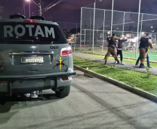 As equipes policiais militares da Capital e da Região Metropolitana reforçaram o policiamento ostensivo nesta quinta-feira (24/06) com a Operação Tático Móvel IV. O resultado foi de 480 pessoas abordadas, sendo do que 10 foram encaminhadas. Uma arma de fogo e porções de maconha, crack e cocaína foram apreendidas.  -  Curitiba, 24/06/2021  -  Foto: SESP-PR
