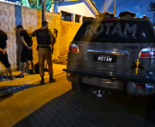 As equipes policiais militares da Capital e da Região Metropolitana reforçaram o policiamento ostensivo nesta quinta-feira (24/06) com a Operação Tático Móvel IV. O resultado foi de 480 pessoas abordadas, sendo do que 10 foram encaminhadas. Uma arma de fogo e porções de maconha, crack e cocaína foram apreendidas.  -  Curitiba, 24/06/2021  -  Foto: SESP-PR