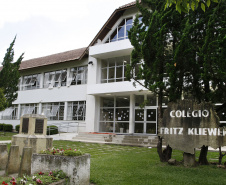Colegio Estadual de Campo Fritz Kliewer na Colonia Witmarsum na cidade de Palmeiras onde os alunos tem aula de alemao. 03-12-14. Foto: Hedeson Alves