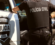 Nesta quinta-feira (24/06), policiais civis de Piraí do Sul, com apoio do Setor Operacional de Ponta Grossa, deram cumprimento a três Mandados de Busca e Apreensão envolvendo suspeitos de integrar uma organização criminosa de crimes relacionados a estelionato. Até o momento, quatro pessoas foram conduzidas às autoridades competentes, uma delas também investigada por lavagem de dinheiro.  -  Curitiba, 25/06/2021  -  Foto: Polícia Civil