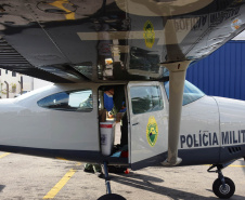 O Governo do Estado realizou mais uma força-tarefa para acelerar o envio de vacinas contra a Covid-19 e medicamentos do kit de intubação para todas as 22 Regionais de Saúde na tarde desta sexta-feira (25). Ao todo foram encaminhadas, por via aérea e terrestre, 307.180 vacinas e 116.083 medicamentos.  -  Curitiba, 25/06/2021  -  Foto: Américo Antonio/SESA