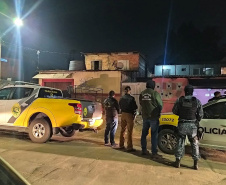 Em ação realizada na tarde e noite do sábado (26), em Curitiba, as equipes da Ação Integrada de Fiscalização Urbana (AIFU) voltaram a fechar estabelecimentos que descumpriam as medidas sanitárias de combate à Covid-19, com aglomerações e festas sem o uso de máscara de proteção, e outras irregularidades.  -  Curitiba, 27/06/2021  -  Foto: Polícia Civil do Paraná