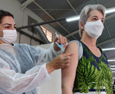 São 203.438 profissionais que já receberam a primeira dose no estado, o equivalente a mais de 94% da população do grupo prioritário de trabalhadores do Ensino Básico. Foto: SEED