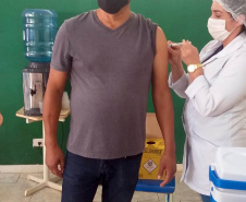 São 203.438 profissionais que já receberam a primeira dose no estado, o equivalente a mais de 94% da população do grupo prioritário de trabalhadores do Ensino Básico. Foto: SEED