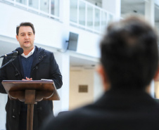 Projeto vai promover visitas guiadas a unidades de conservação do Paraná. O acordo de cooperação para execução do projeto foi assinado nesta quinta-feira (1) pelo governador Carlos Massa Ratinho Junior, o presidente do Tribunal de Justiça, desembargador José Laurindo de Souza Netto, e o prefeito de Curitiba, Rafael Greca.  -  Curitiba, 01/07/2021  -  Foto: José Fernando Ogura/AEN