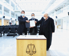 Projeto vai promover visitas guiadas a unidades de conservação do Paraná. O acordo de cooperação para execução do projeto foi assinado nesta quinta-feira (1) pelo governador Carlos Massa Ratinho Junior, o presidente do Tribunal de Justiça, desembargador José Laurindo de Souza Netto, e o prefeito de Curitiba, Rafael Greca.  -  Curitiba, 01/07/2021  -  Foto: José Fernando Ogura/AEN
