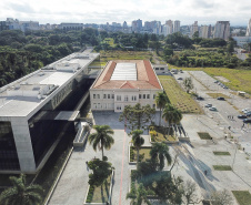Projeto vai promover visitas guiadas a unidades de conservação do Paraná. O acordo de cooperação para execução do projeto foi assinado nesta quinta-feira (1) pelo governador Carlos Massa Ratinho Junior, o presidente do Tribunal de Justiça, desembargador José Laurindo de Souza Netto, e o prefeito de Curitiba, Rafael Greca.  -  Curitiba, 01/07/2021  -  Foto: José Fernando Ogura/AEN
