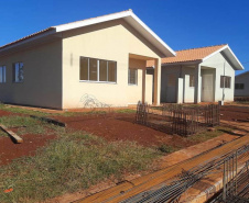 As novas moradias estão sendo construídas na Vila Chimin, em um projeto que também envolve trabalhos de revitalização e urbanização da região. O investimento do Governo do Estado é de R$ 10,8 milhões, usado para permitir o repasse das moradias gratuitamente a famílias em situação de vulnerabilidade social. (Foto: Victor Kimura Holetz / Cohapar)