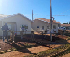 As novas moradias estão sendo construídas na Vila Chimin, em um projeto que também envolve trabalhos de revitalização e urbanização da região. O investimento do Governo do Estado é de R$ 10,8 milhões, usado para permitir o repasse das moradias gratuitamente a famílias em situação de vulnerabilidade social. (Foto: Victor Kimura Holetz / Cohapar)